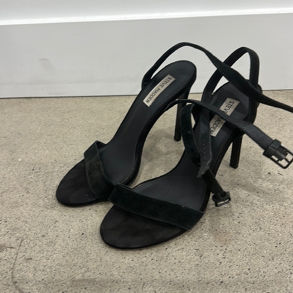 Steve Madden suede straps heel size 9